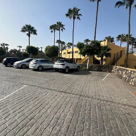 Oasis Royal Apartment *